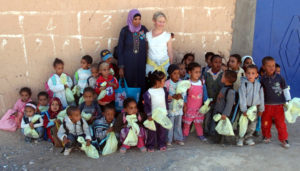 groupe enfant et femmes au maroc